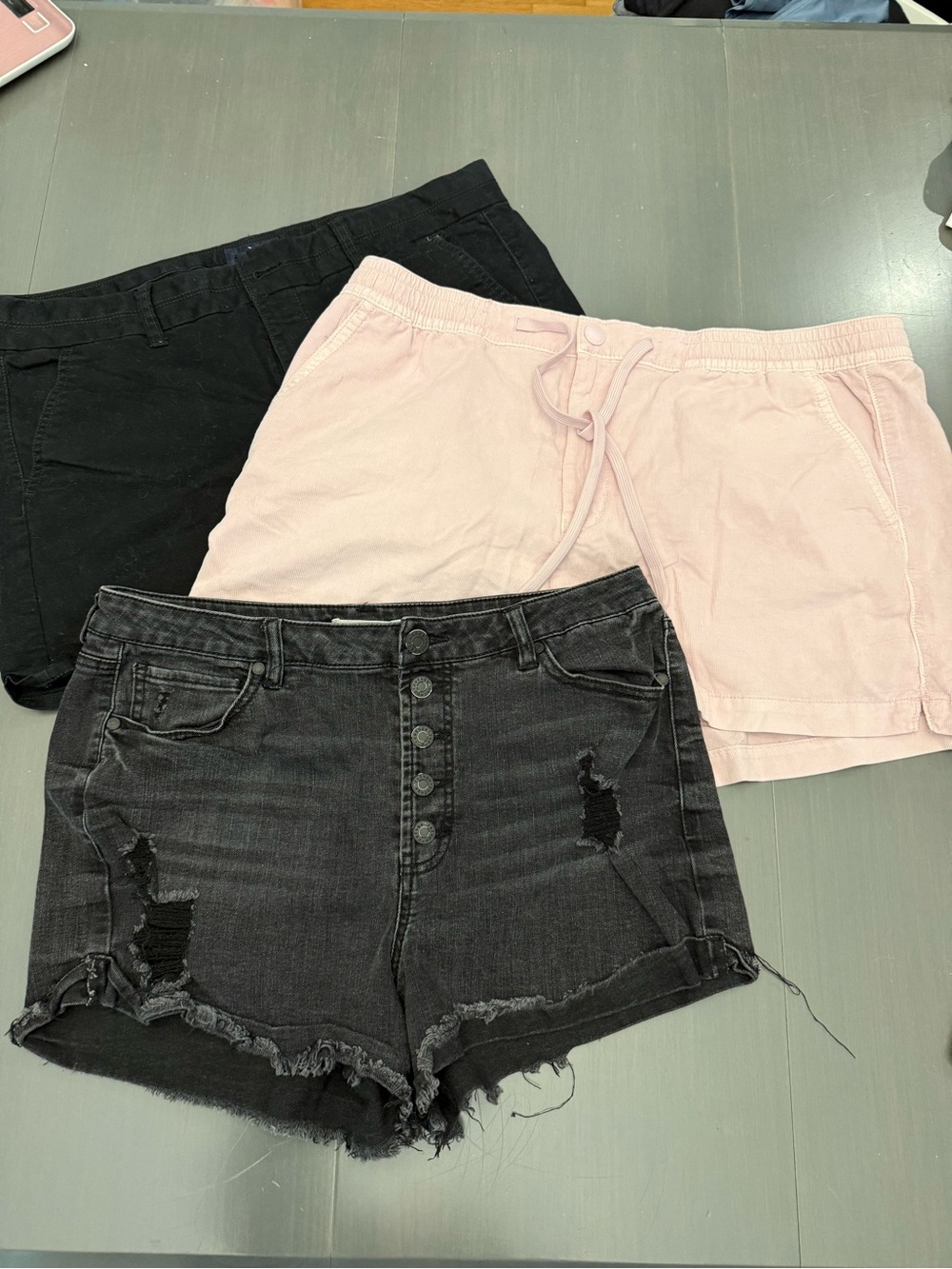 American Eagle Pink and Black Women’s Casual Jean and shorts lot of 3